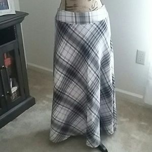 Black, white & grey plaid skirt